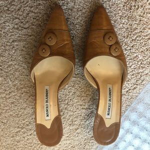 Euc manolo blahnik camel mules 6.5-7 eu 37